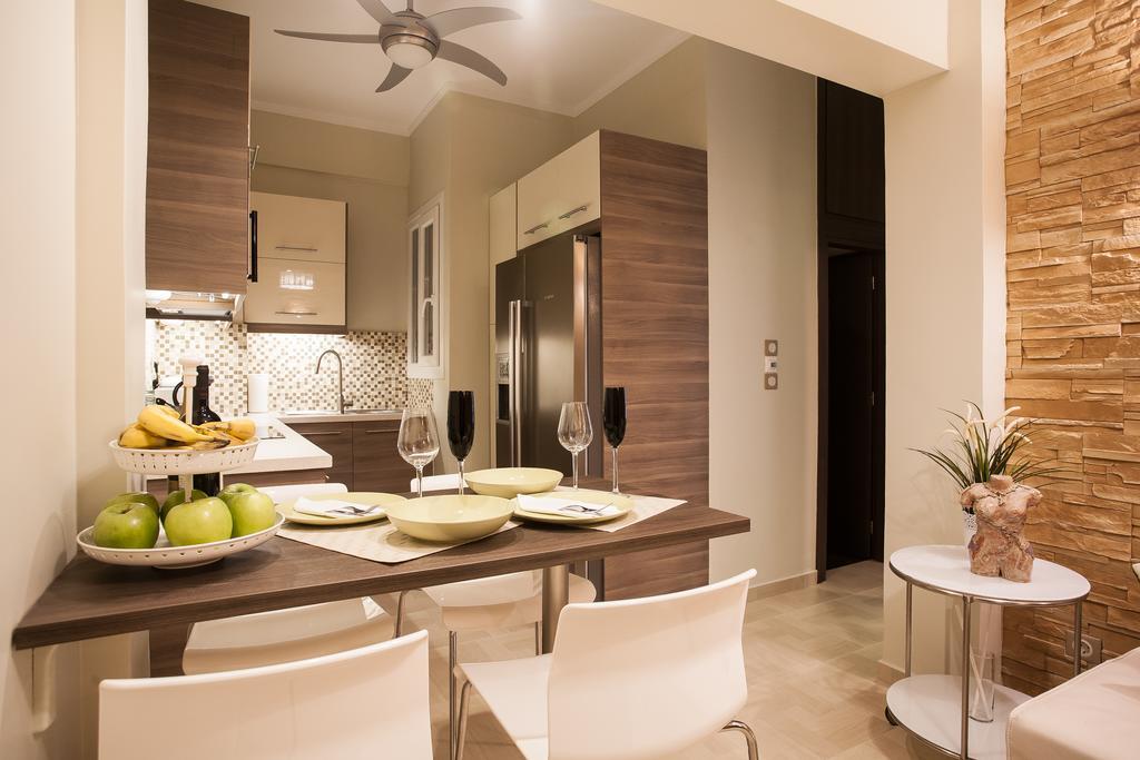 Elegant And Safe Gold And Blue Apartment Walk To Acropolis 아테네 외부 사진